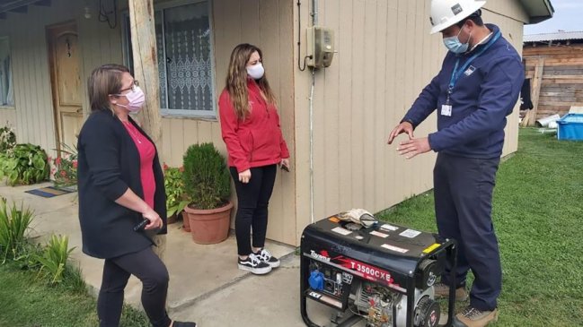 CGE entregó generadores eléctricos a familias tras mesa técnica en Cobquecura