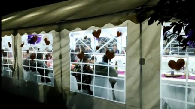 Sorprenden a 36 personas en fiesta de matrimonio en Los Ángeles pese a prohibición