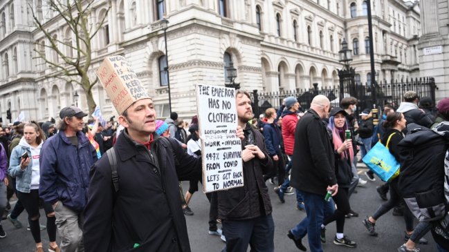 Al menos 36 detenidos en una protesta en Londres contra el confinamiento