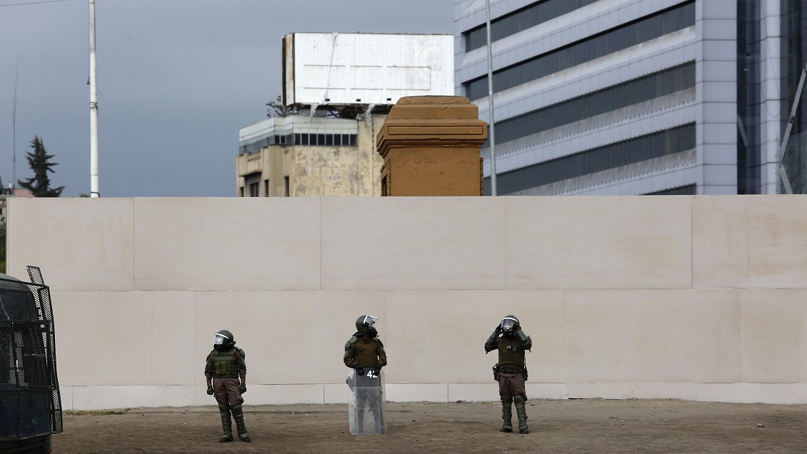 Plaza Baquedano: Futuro de su estatua y nombre dividen mitad y mitad a los chilenos