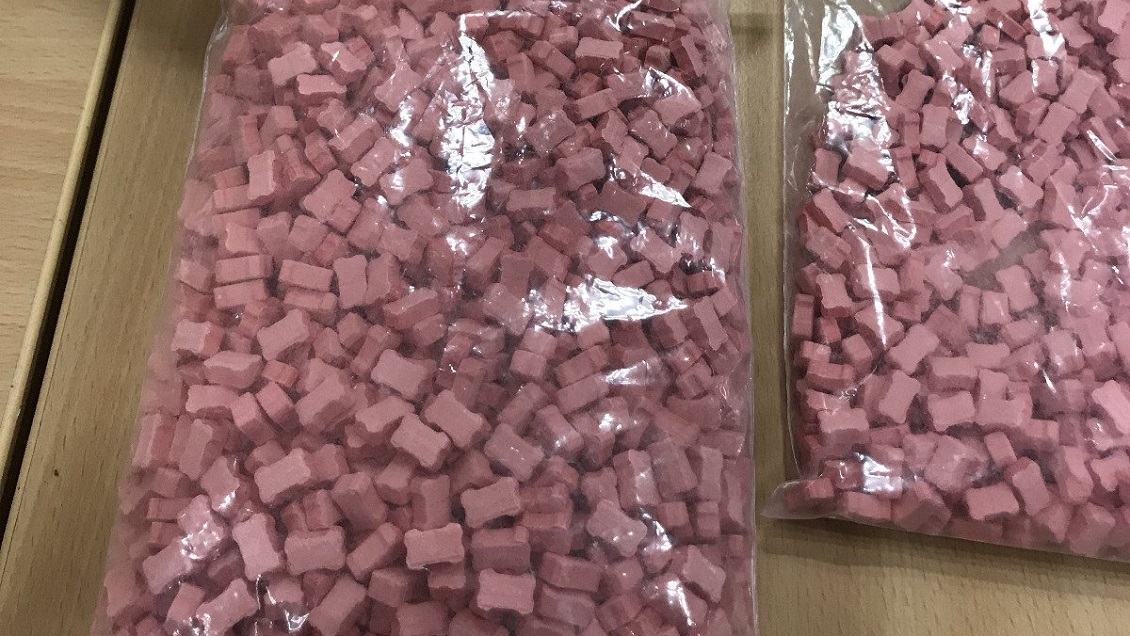 Policía francesa anunció millonario decomiso de drogas, pero eran dulces de frutilla