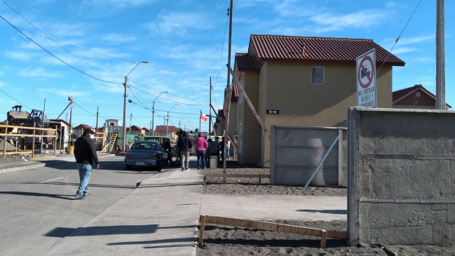 Cerca de 200 personas se tomaron inmobiliaria exigiendo viviendas sociales