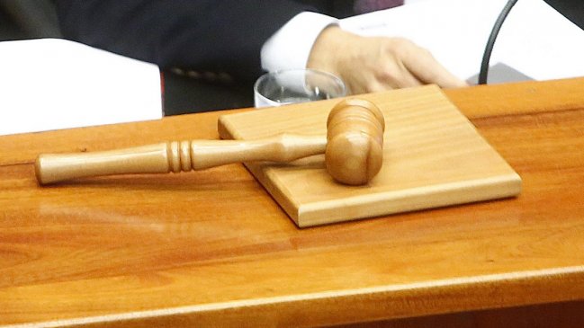 Quince años de cárcel para hombre que violó a niña amenazando matar a su madre