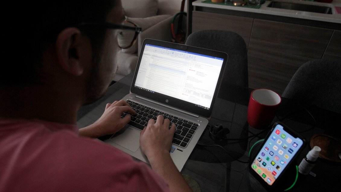 Parlamentarios cuestionan circular del Minsal que permite teletrabajo de enfermos con Covid-19