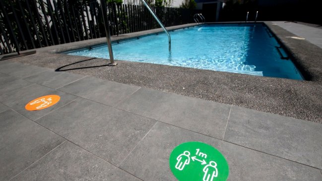 Guagua de un año está en riesgo vital tras caer a una piscina en Casablanca