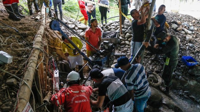 Colombia: Persiste la búsqueda de 11 mineros atrapados en una mina de oro