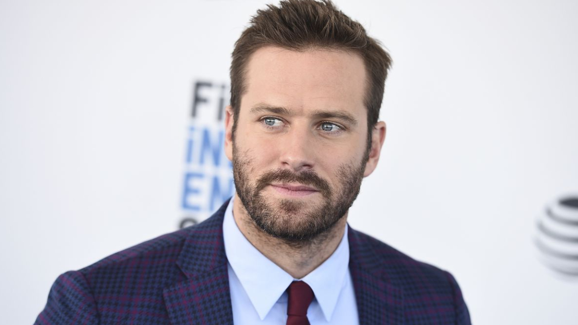 Armie Hammer vuelve a perder un papel en el cine mientras avanza investigación por abuso sexual