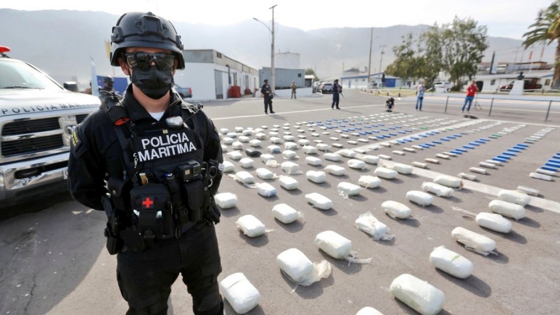 Interceptan embarcación peruana con más de 700 kilos de droga frente a la costa de Pisagua