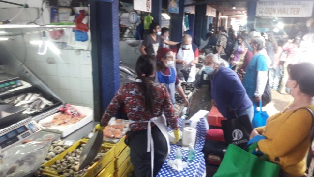  Delimitan área de venta de pescados y mariscos en el mercado de Chillán  