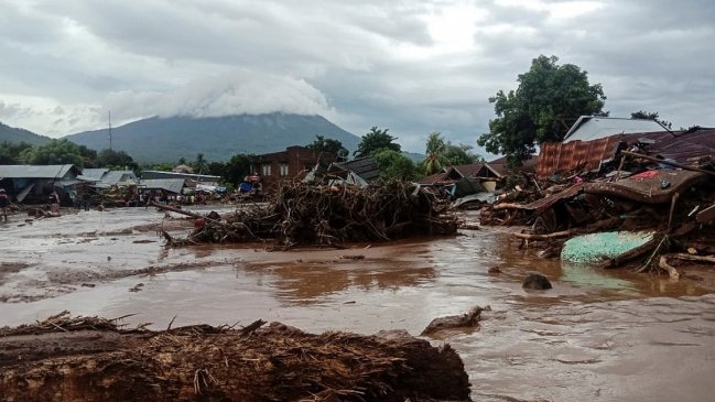   Al menos 43 muertos por inundaciones en Indonesia 