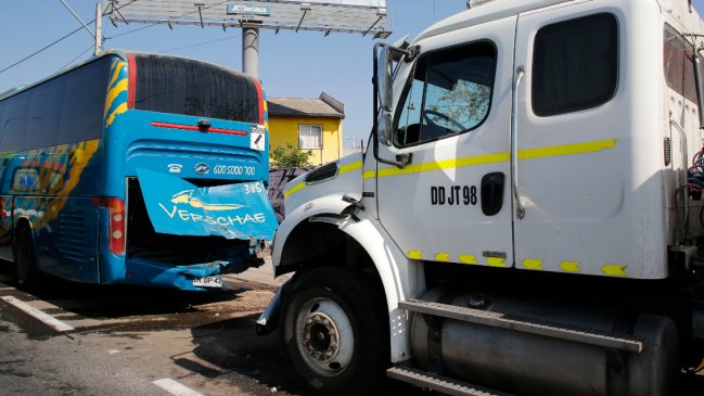 Robo de camión en Pudahuel terminó con una persona baleada, nueve lesionados y un detenido