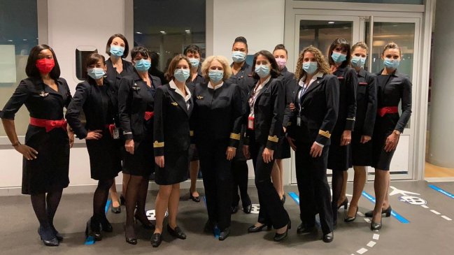 Con vuelos comerciales piloteados sólo por mujeres recordaron aterrizaje en Chile de Adrienne Bolland