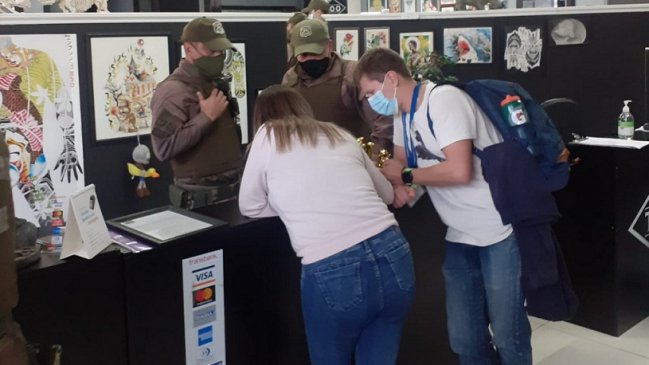 Carabineros detuvo a siete personas en local de tatuajes que funcionaba en cuarentena en Viña del Mar