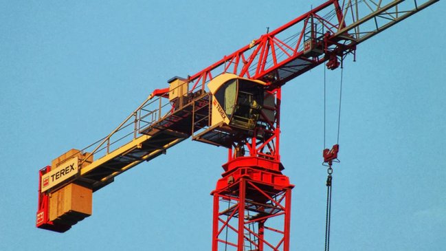 Trabajador murió aplastado por la grúa que operaba en Chillán