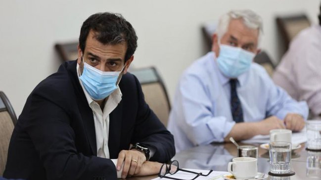 Gobierno se reunió con alcaldes y despejó dudas por stock de vacunas