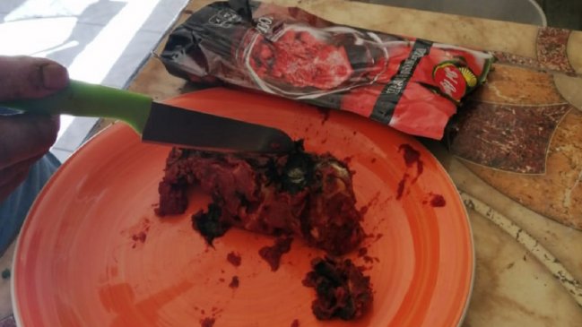Familia de Curicó denuncia presencia de cuerpo extraño en salsa de tomates de Alimentos para Chile