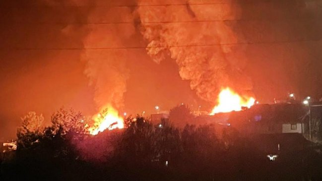 Tomas, desalojos y quemas de viviendas, y ataques a retén policial en violenta jornada en Tirúa