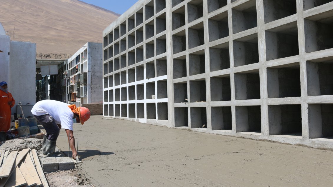 Aceleran construcción de nichos en Cementerio Nº3 de Iquique