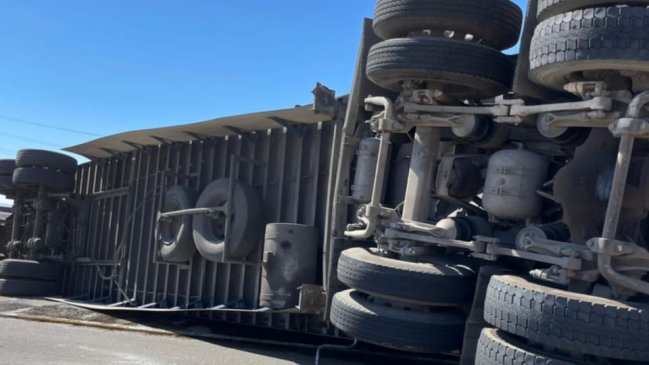 Volcamiento de camión dejó un fallecido y un lesionado en Antofagasta