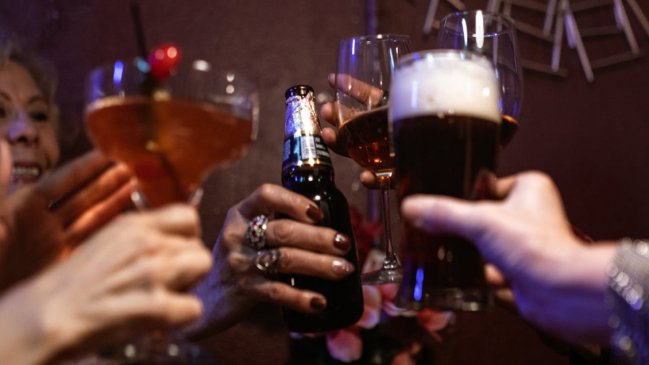 Providencia: Carrete en laboratorio de pruebas PCR terminó con una treintena de detenidos