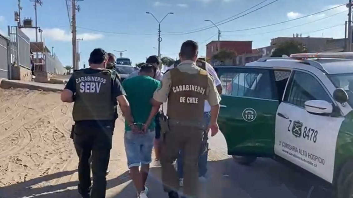 Jóvenes intentaron evadir control policial: Portaban elementos para cometer delitos