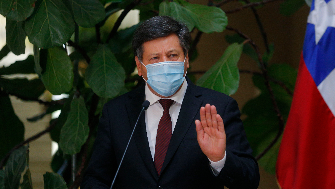 Senador Castro por tercer retiro: No sé si sea conveniente que el Ejecutivo acuda al TC