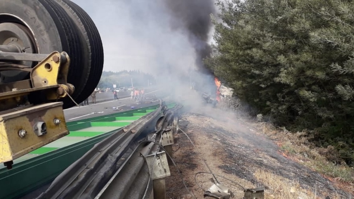 Fatal accidente con incendio de camión obliga a cortar la ruta Concepción-Cabrero