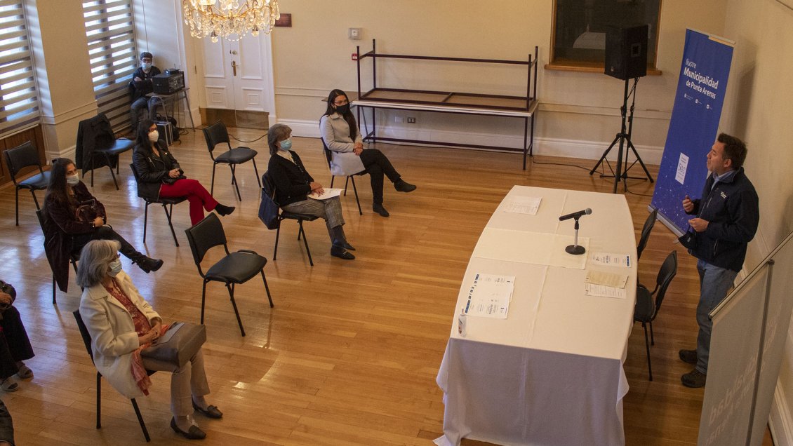 Municipio de Punta Arenas invita a participar en concurso literario “Una mujer, una historia”