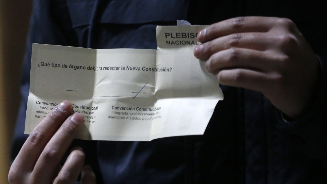 Estudio arroja altas expectativas en la Convención, pero baja confianza en el diálogo político