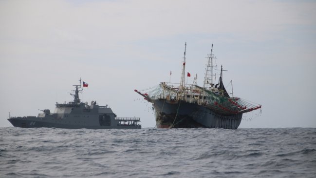 Armada vigila paso de pesqueros extranjeros por el Estrecho de Magallanes