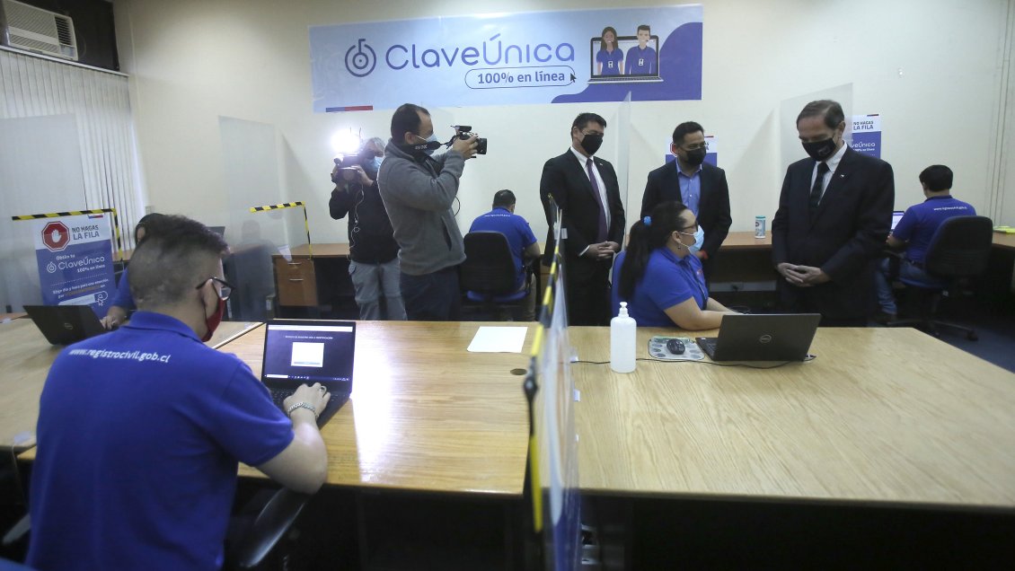 Una por cada región: Registro Civil abrirá oficinas sábado y domingo por alta demanda de Clave Única