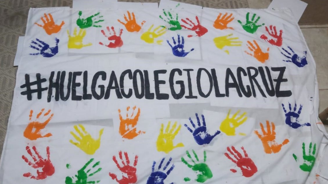 Trabajadores de colegio La Cruz de Machalí inician inédita huelga en más de 20 años funcionamiento