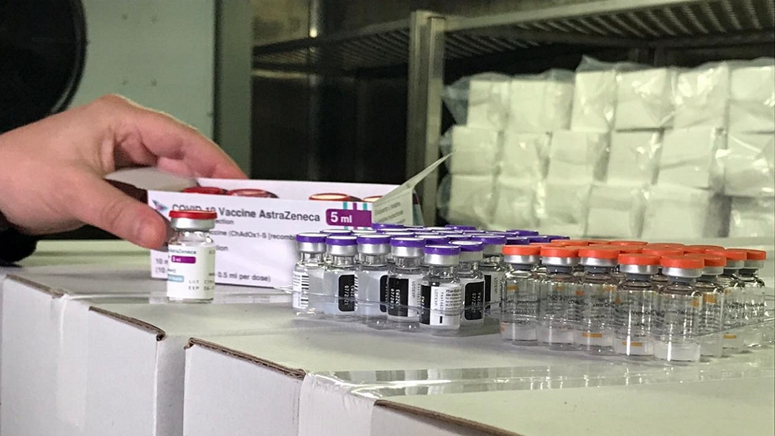 Biobío recibió su primer cargamento de vacunas AstraZeneca: 7.280 dosis