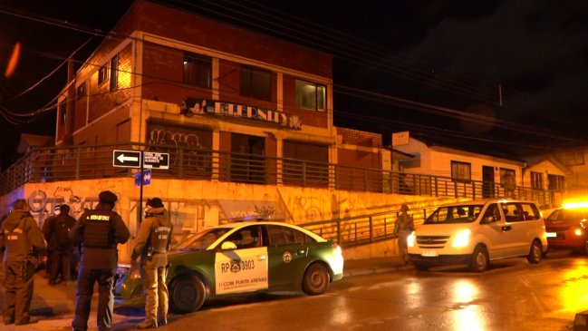 Quince covidiotas detenidos en un local nocturno, en toque de queda, en Punta Arenas