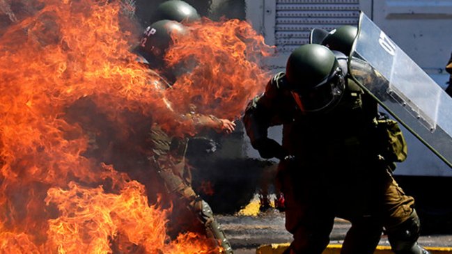 Carabineros sufrieron quemaduras graves en sus rostros tras incidentes en Antofagasta