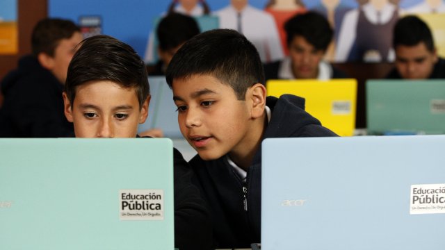 La Unesco llama a Chile a promover la educación de la población venezolana