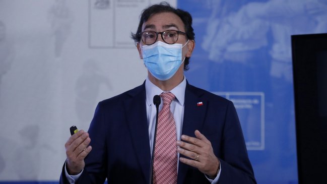 Ministro Figueroa emplaza a sostenedores a 