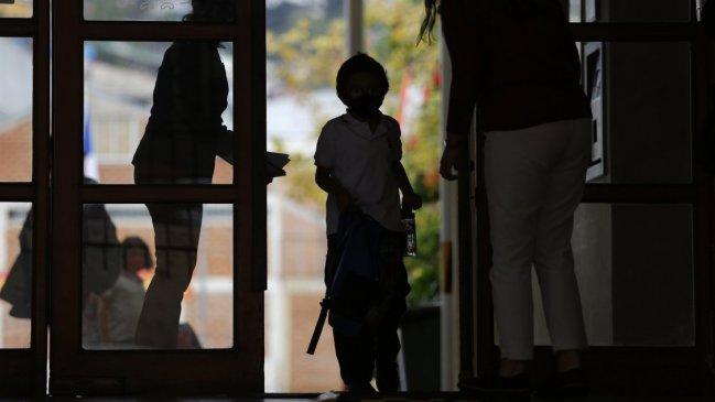 Tres colegios de Antofagasta volvieron hoy a clases