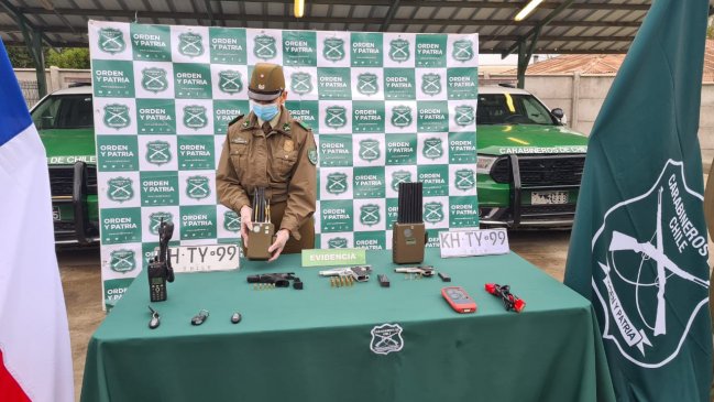 Mostazal: Cinco sujetos detenidos por portar inhibidores de señal y armas de fuego