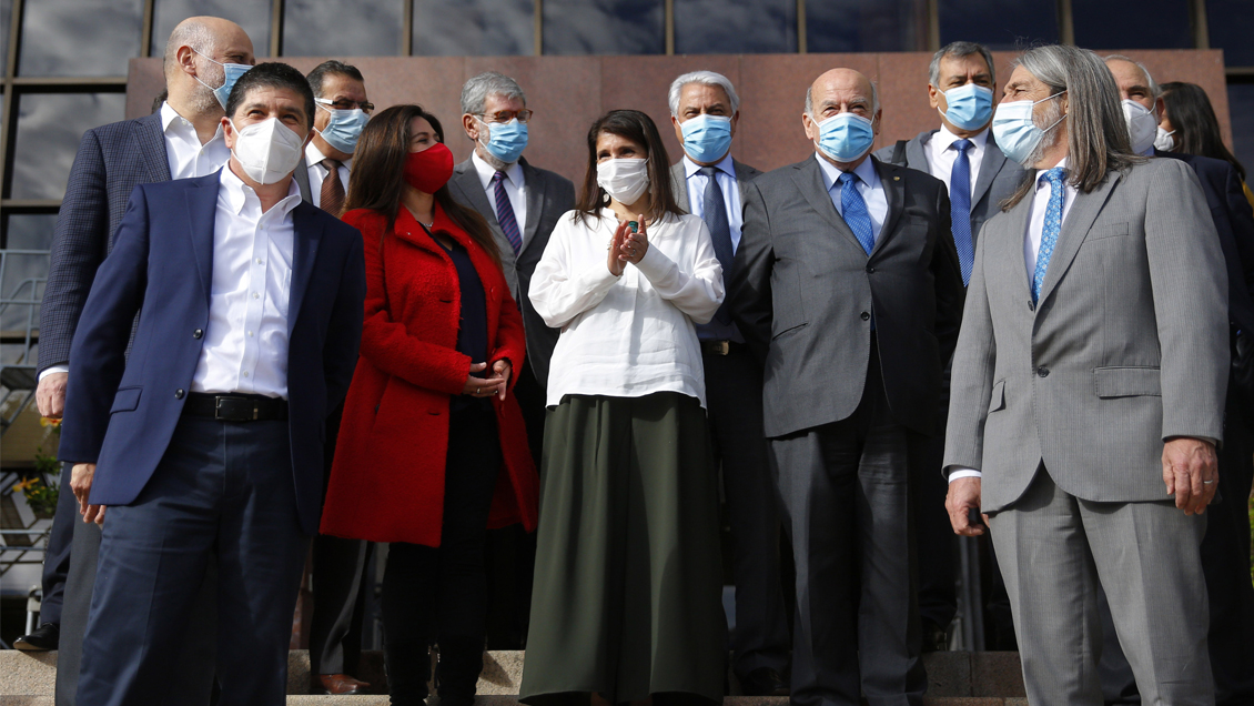 Flanqueada por el PS, Narváez descartó 