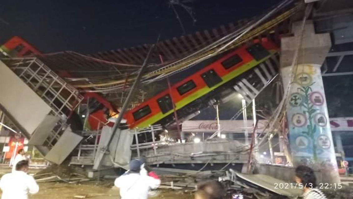 Caos y tragedia en México tras el colapso de un tramo elevado del Metro con varios vagones