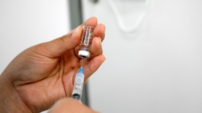 Laboratorio para producir vacunas en Chile busca financiamiento: PUC mira al mundo privado y al Estado