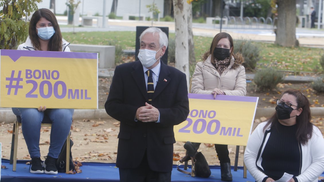 Presidente promulgó bono de 200 mil pesos para quienes tienen 