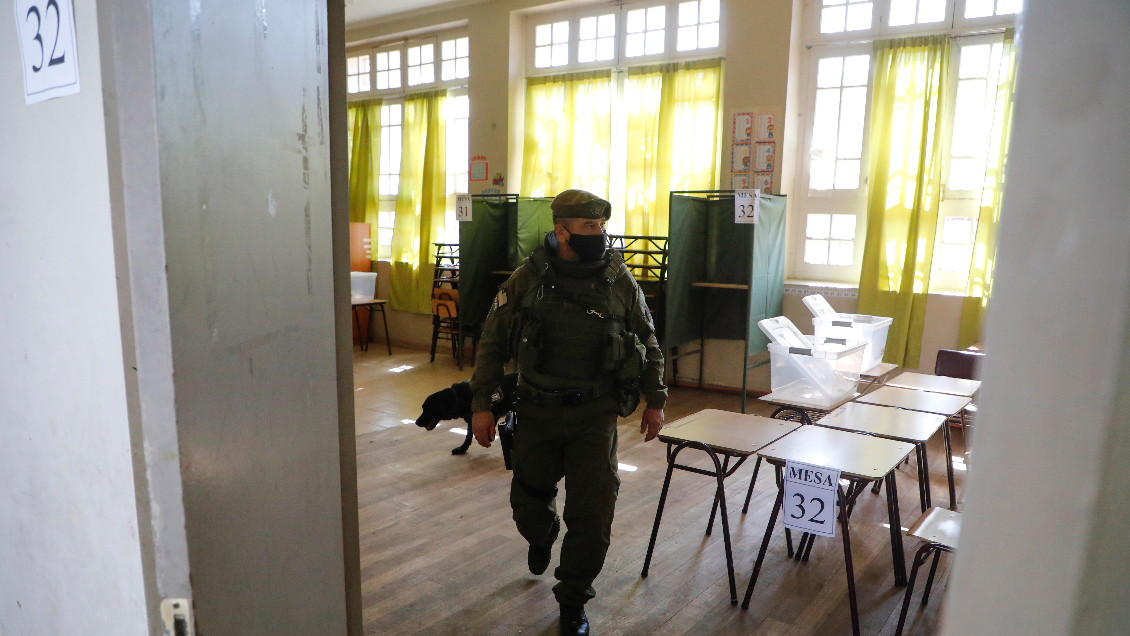 Mega elecciones: Más de 13 mil carabineros resguardarán los locales de votación