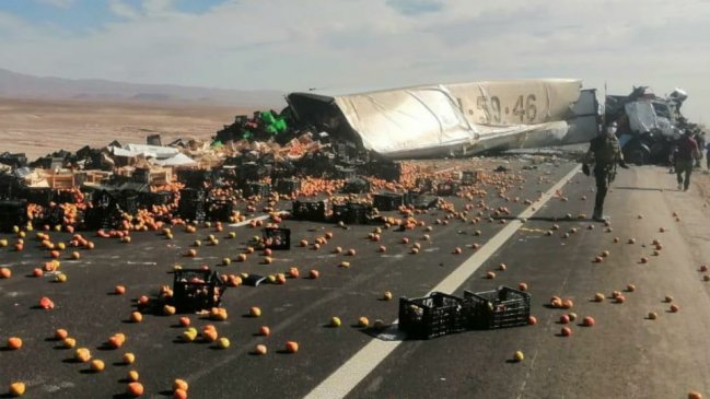 Cuatro fallecidos dejó colisión frontal de camiones en María Elena