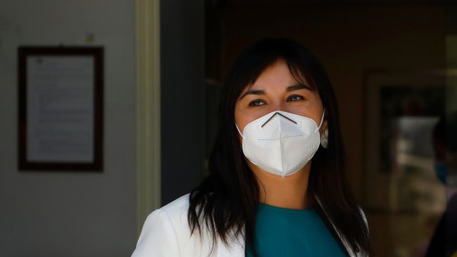 Por polémicos dichos contra el Gobierno, tribunal del Colmed instruyó sumario ético contra Izkia Siches