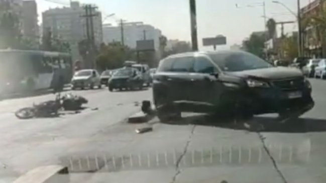 Conductor atropelló a motociclista tras discusión de tránsito en Santiago