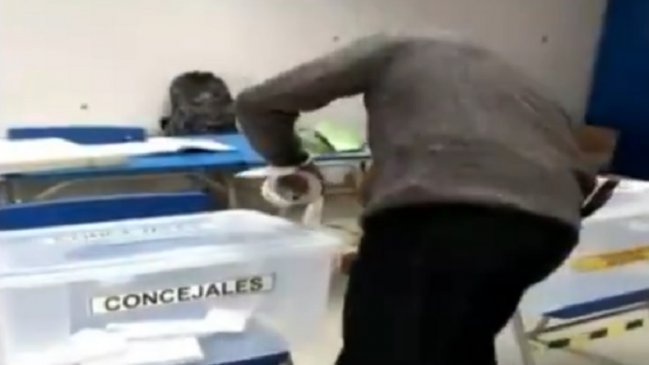 Cerraron mesa porque las urnas estaban abiertas en local de votación de Puente Alto