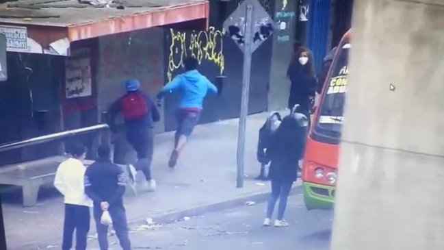 Valparaíso: Niño de 14 fue detenido por sexta vez tras robar celular a mujer arriba de una micro