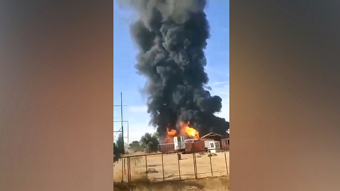 Incendio afecta a bodega de productos químicos en Lampa